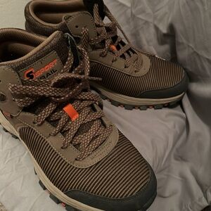 Woman’s work boots Skechers water repellent memory foam